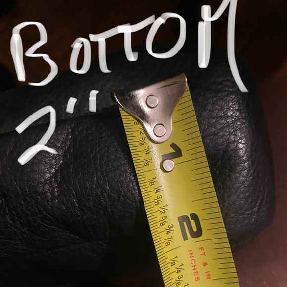 Margot leather cross body bag - Picture 9 of 9